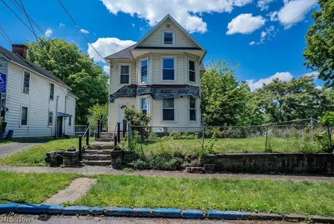 1045 Laird Ave, Parkersburg, WV 26101