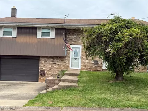147 E Lubeck Hills Dr, Washington, WV 26181