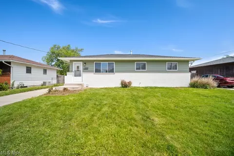 322 Windsor Dr, Elyria, OH 44035
