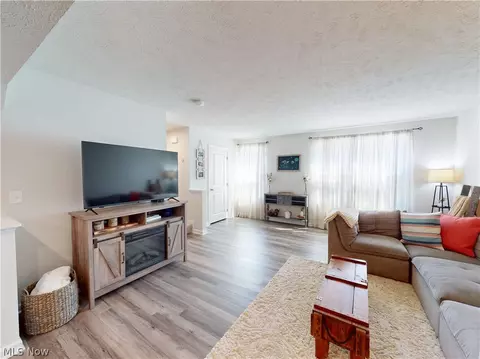 787 Pine Spring Dr, Painesville, OH 44077 photo 6