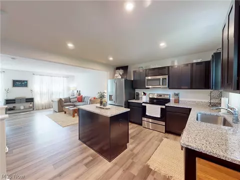 787 Pine Spring Dr, Painesville, OH 44077 photo 9
