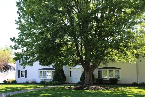 4 Meadowlawn #4, Mentor, OH 44060