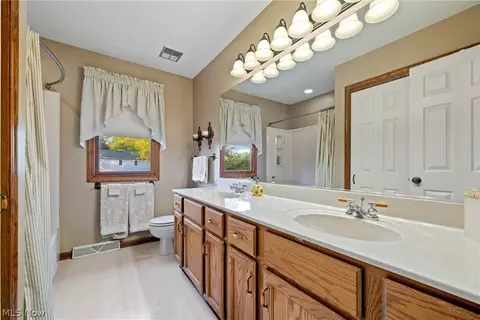 Bath - 2026 Longfellow St, Plain, OH 44721 photo 2 of 2
