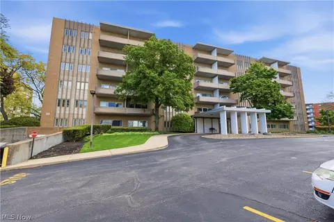 3167 Linden Rd #201, Rocky River, OH 44116