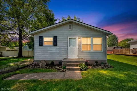 1144 Noble St, Barberton, OH 44203