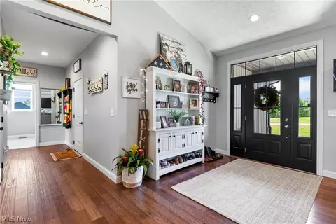 Entry Way - 64568 Mt Olivett Ne Rd, Barnesville, OH 43713 photo 3 of 3