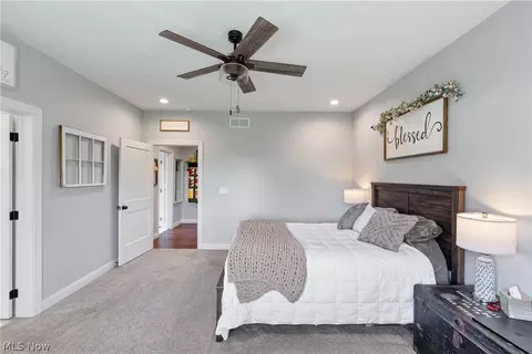 Bedroom - 64568 Mt Olivett Ne Rd, Barnesville, OH 43713 photo 2 of 4