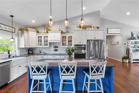 Kitchen - 64568 Mt Olivett Ne Rd, Barnesville, OH 43713 photo 2 of 4