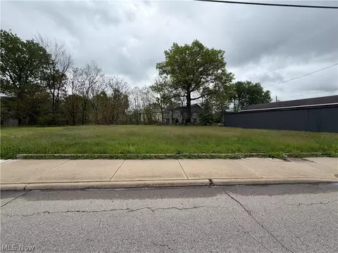 Elm Road Ne, Warren, OH 44483