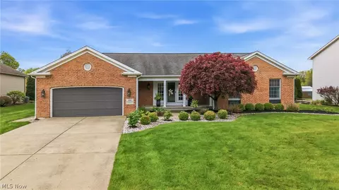 100 Forest Hill Dr, Hubbard, OH 44425