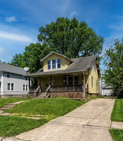 1570 Bonnie Brae Ave NE, Warren, OH 44483
