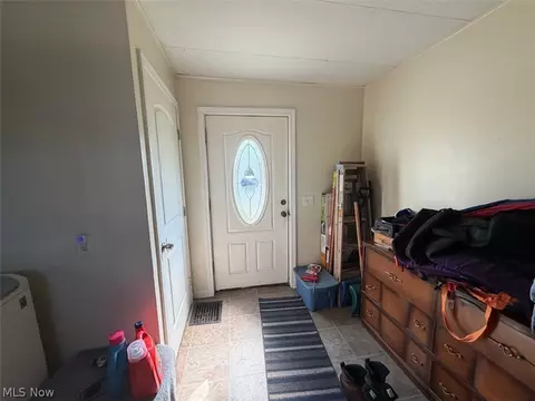 Entry Way - 830 Bunker Hill Rd, Ashtabula, OH 44004 photo 1 of 4