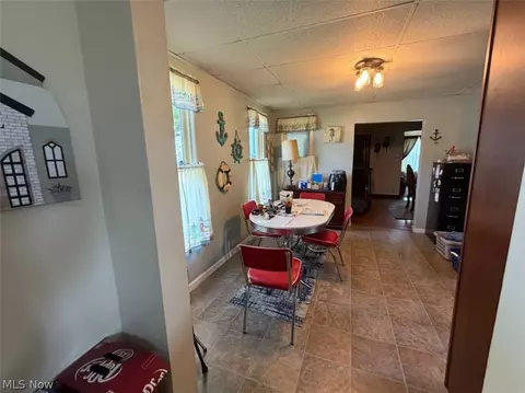 Entry Way - 830 Bunker Hill Rd, Ashtabula, OH 44004 photo 2 of 4