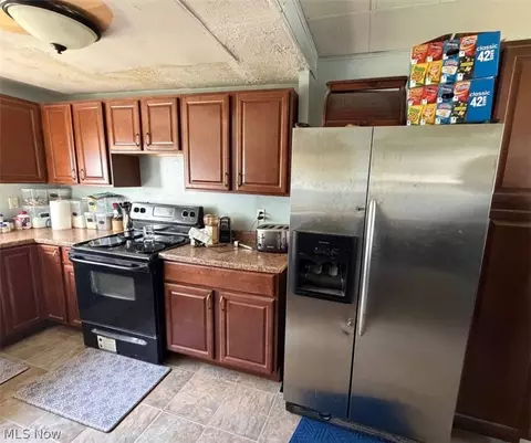 Kitchen - 830 Bunker Hill Rd, Ashtabula, OH 44004 photo 2 of 2