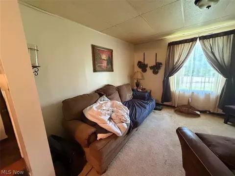 Living - 830 Bunker Hill Rd, Ashtabula, OH 44004 photo 1 of 1