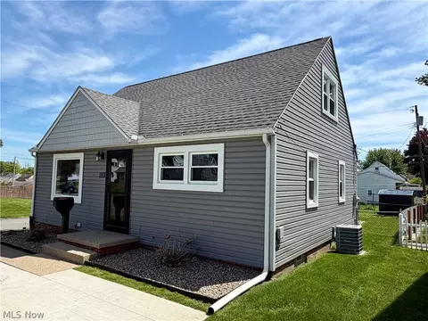 1528 34th St NE, Canton, OH 44714