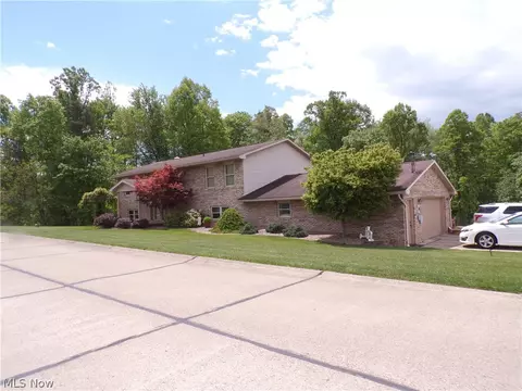 63 Lynn Dr, Williamstown, WV 26187