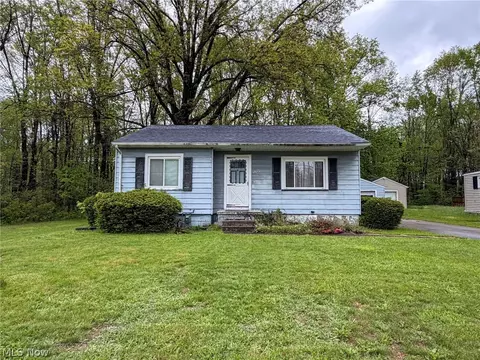 572 Comstock St NW, Warren, OH 44483