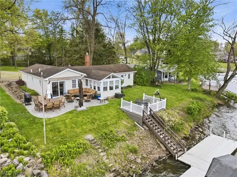 786 Harbor Ave, Lake Milton, OH 44429