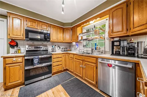 Kitchen - 6453 Old Woods Rd, Ashtabula, OH 44004 photo 2 of 2