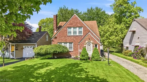 210 5th Ave, Hubbard, OH 44425