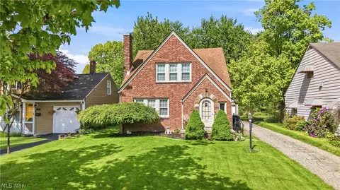 210 5th Ave, Hubbard, OH 44425