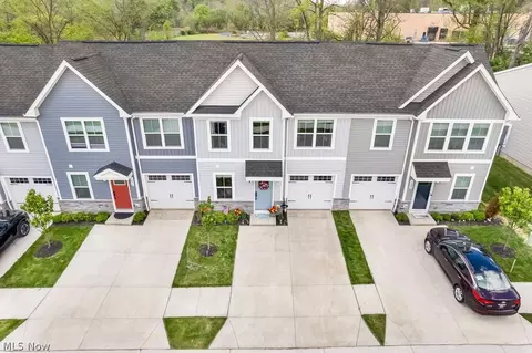 1278 Divot Cir, Akron, OH 44313