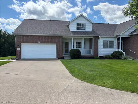 1136 Pine Bluff Dr NE, New Philadelphia, OH 44663