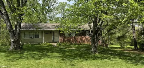 1651 N Trend Dr, Zanesville, OH 43701