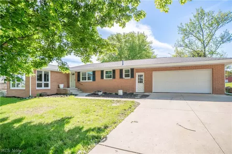 4544 Lakeknoll St, Louisville, OH 44641