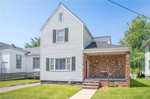215 8th St SW, Massillon, OH 44647