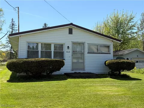 303 W Main St, Andover, OH 44003