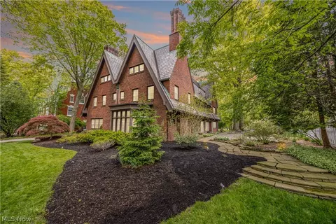 3085 Fairmount Blvd, Cleveland Heights, OH 44118