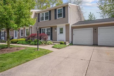7396 S Chestnut Commons Dr, Mentor, OH 44060