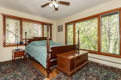 Bedroom - 6811 Drexel Dr, Seven Hills, OH 44131 photo 2 of 4