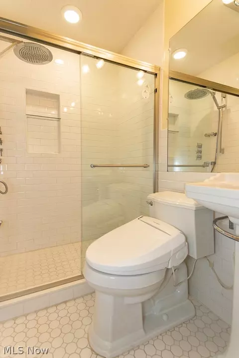 Bath - 6811 Drexel Dr, Seven Hills, OH 44131 photo 3 of 3