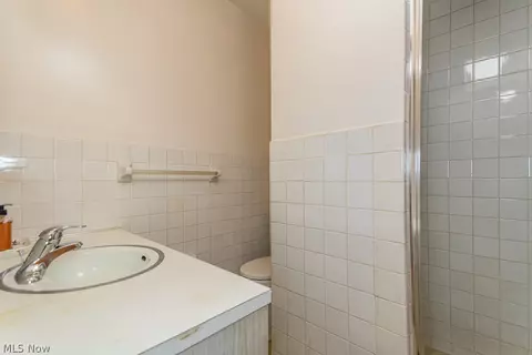 Bath - 6811 Drexel Dr, Seven Hills, OH 44131 photo 2 of 3