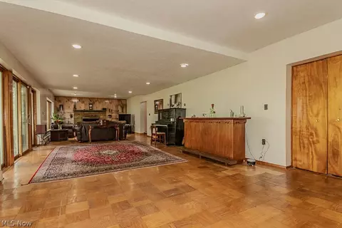 Living - 6811 Drexel Dr, Seven Hills, OH 44131 photo 10 of 11