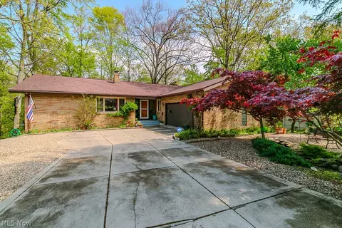 6811 Drexel Dr, Seven Hills, OH 44131