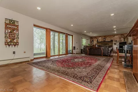 Living - 6811 Drexel Dr, Seven Hills, OH 44131 photo 9 of 11