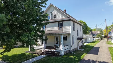 1018 Prospect Ave NW, New Philadelphia, OH 44663
