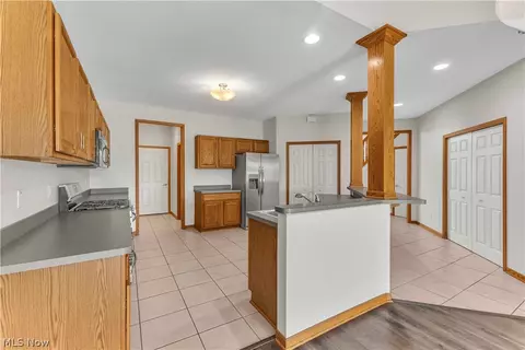 Entry Way - 147 Granger Dr, Lagrange, OH 44050 photo 3 of 3