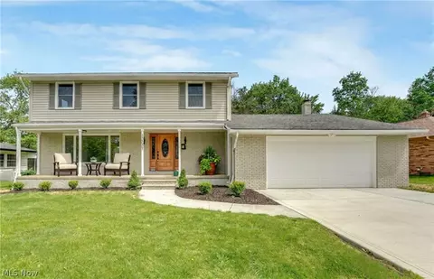 33065 Arlesford Dr, Solon, OH 44139