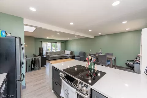 10201 Munich Dr, Parma, OH 44130 photo 7