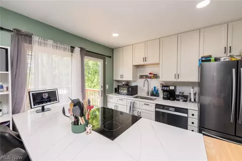 10201 Munich Dr, Parma, OH 44130 photo 5