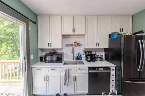 10201 Munich Dr, Parma, OH 44130 photo 9
