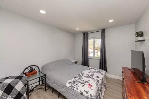 10201 Munich Dr, Parma, OH 44130 photo 18