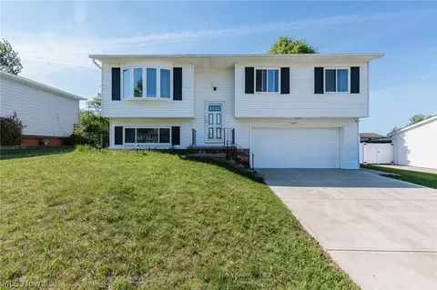 10201 Munich Dr, Parma, OH 44130