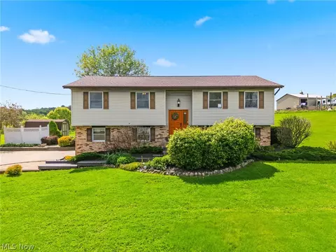 9085 Willowdale Ave SE, Magnolia, OH 44643