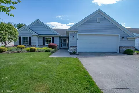 2202 Westwind Dr, Sandusky, OH 44870